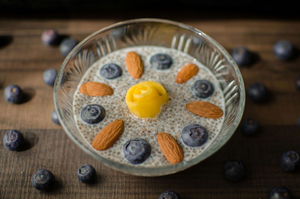 A chia puding készítése